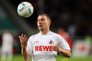 欧宝-凯恩回归赛场，问鼎冠军首场状态亮眼，法国队观众沸腾！