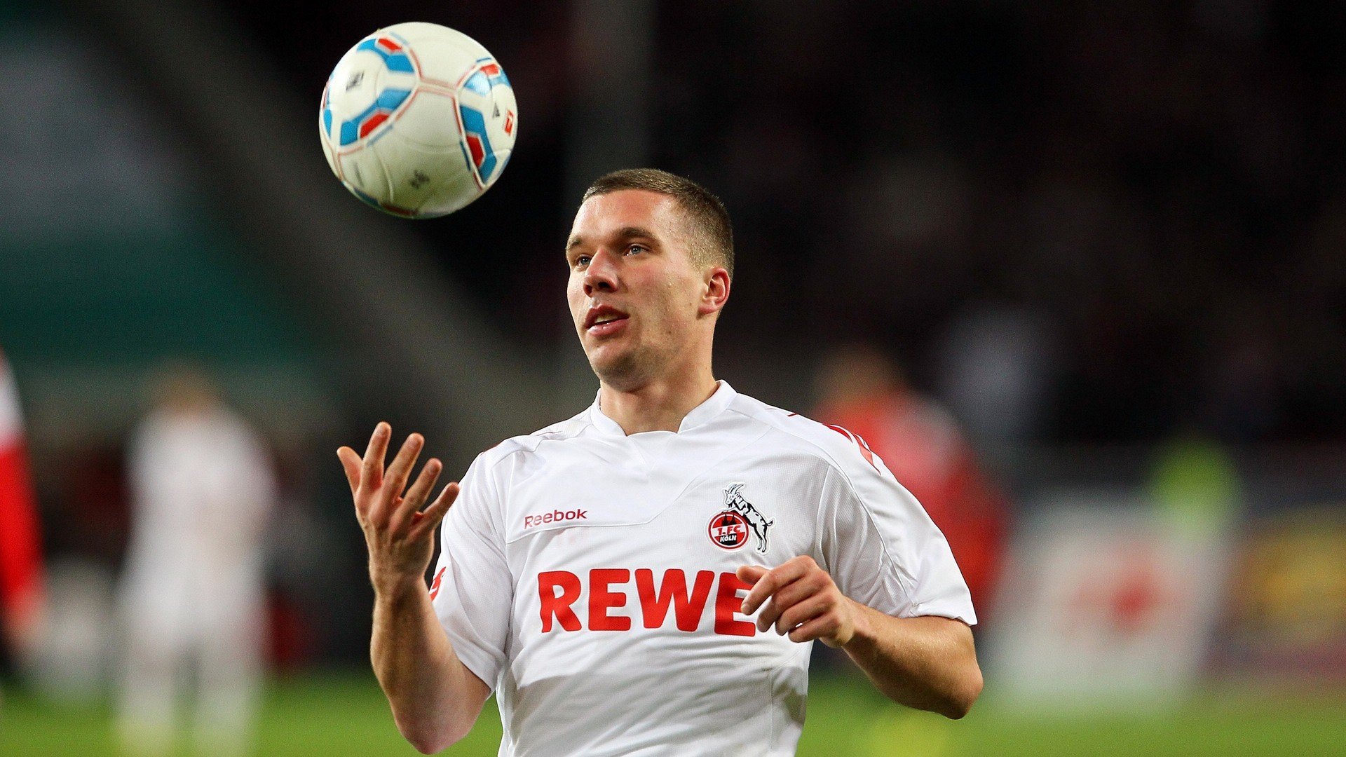 凯恩回归赛场，问鼎冠军首场状态亮眼，法国队观众沸腾！