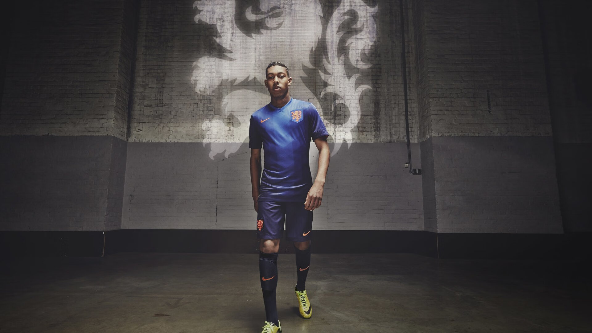 凯恩回归赛场，问鼎冠军首场状态亮眼，法国队观众沸腾！