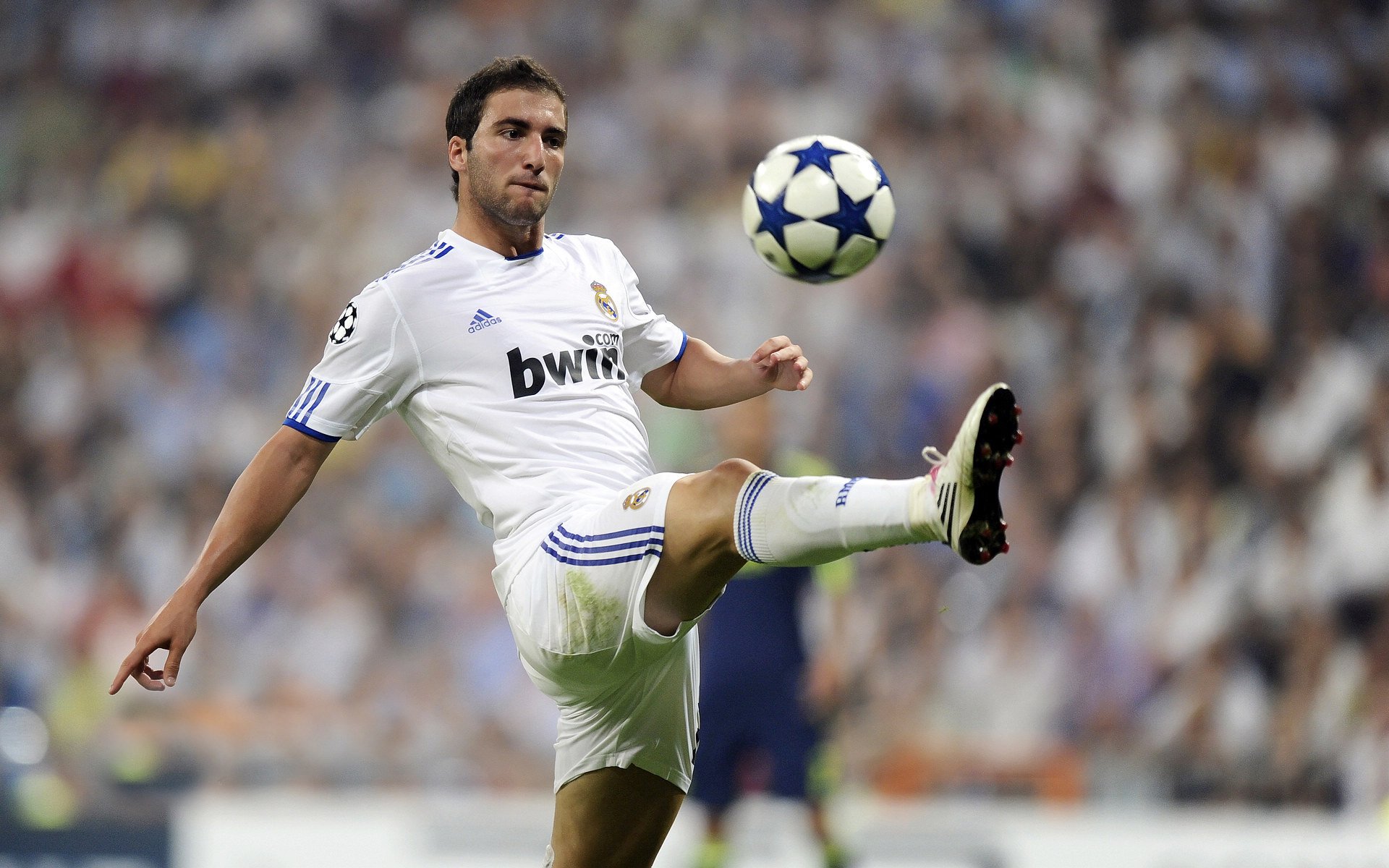 梅西巅峰对决，浓眉哥与70激战勇士分钟，爆冷胜负难料！